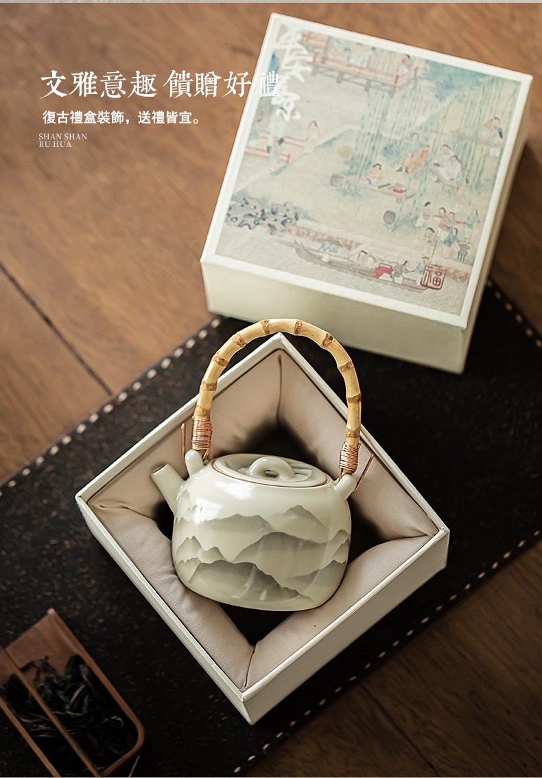 仿古汝窯山山如花提樑壺，南山居精緻陶瓷竹把茶壺，壺身手繪淡雅山水，搭配復古禮盒，盡顯東方茶具雅韻。