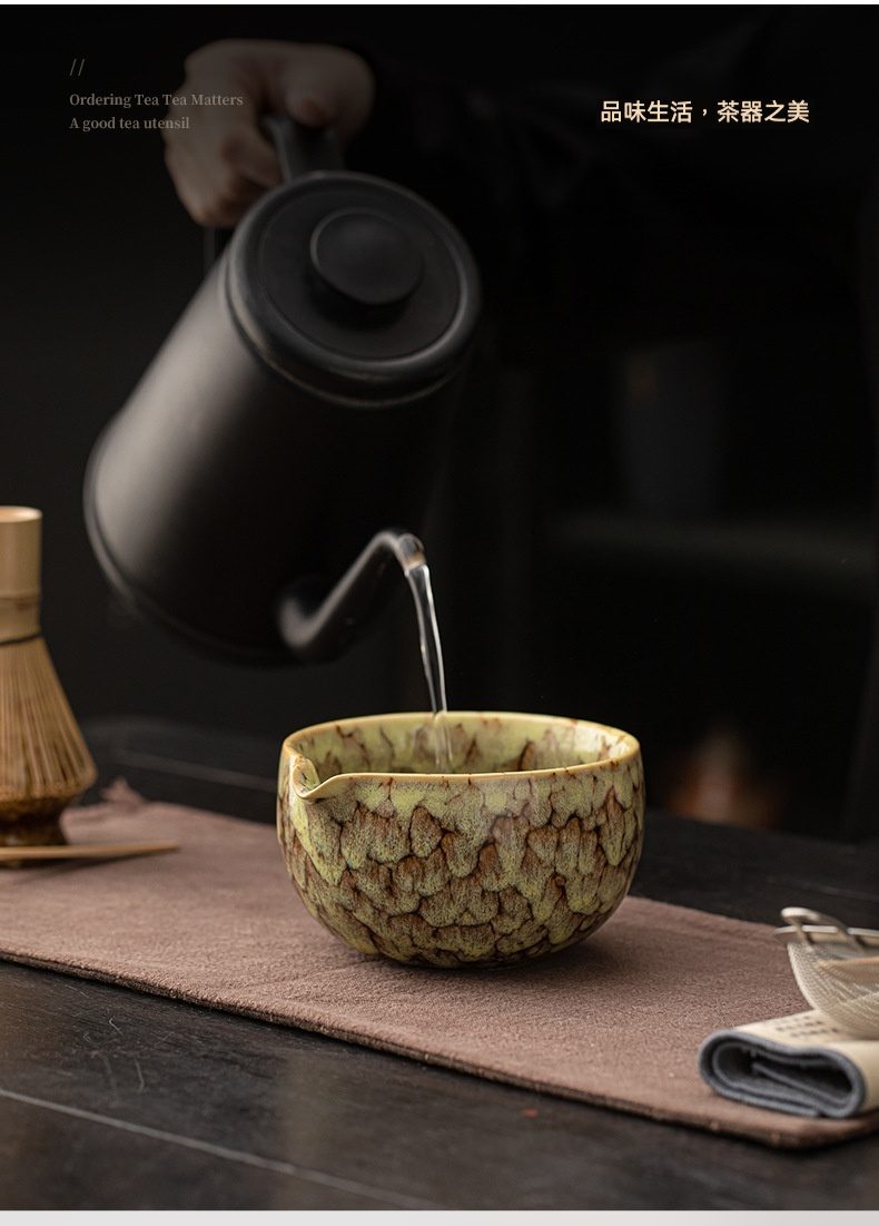點茶 -彩窯日式抹茶四件組，南山居手工陶瓷公道杯，獨特紋理釉色宛如鱗片，搭配茶席注水，盡顯茶道之美。