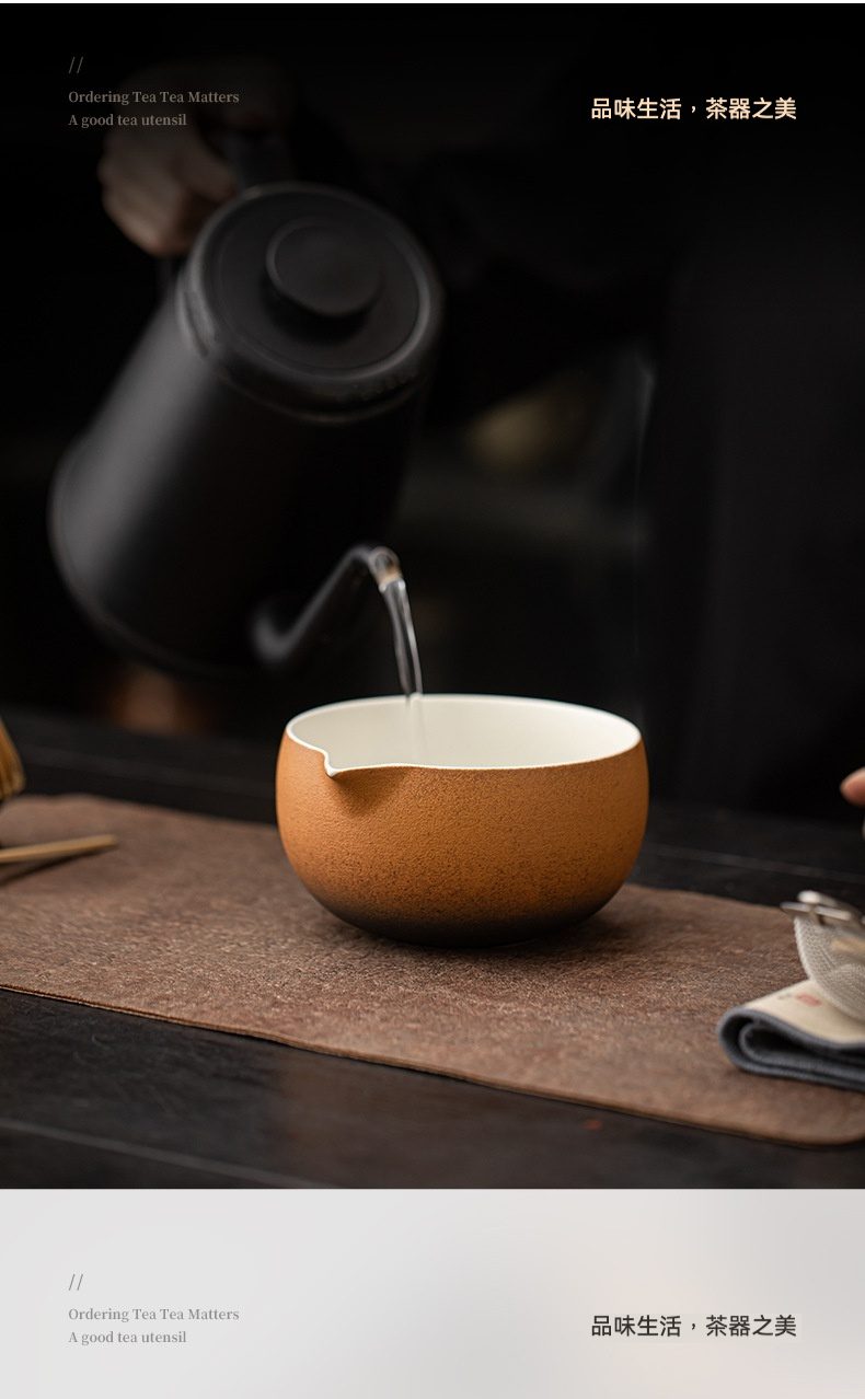 點茶 - 古韻日式抹茶四件組，南山居手工粗陶茶海，器型圓潤，內白外褐紋理，樸拙中顯禪意茶具之美。