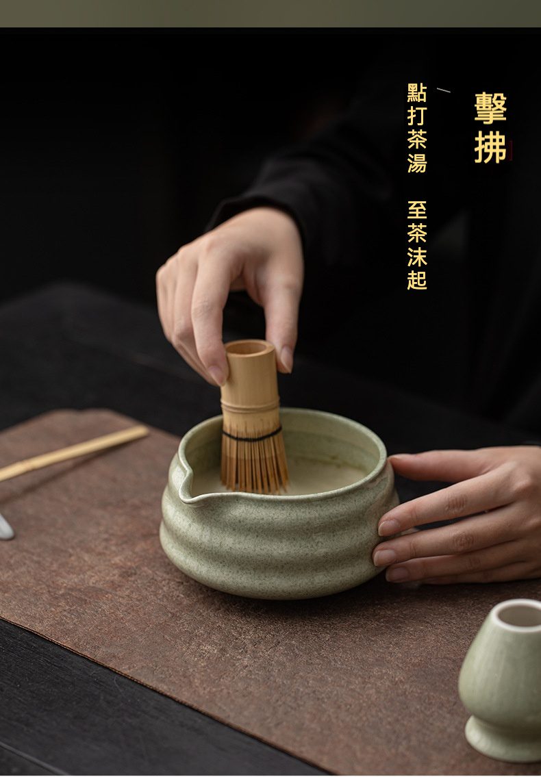 點茶 - 條紋日式抹茶八件組，南山居專業竹茶筅與手工陶瓷點茶碗，質感細膩，示範抹茶擊拂過程，茶湯翠綠，盡顯茶道禪意。