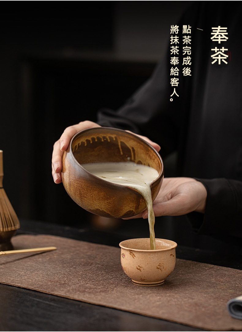 點茶 - 古窯日式抹茶八件組，南山居質樸滴釉抹茶碗，將翠綠抹茶注入雅緻陶瓷茶杯，呈現茶道奉茶之美。高品質手工茶具。