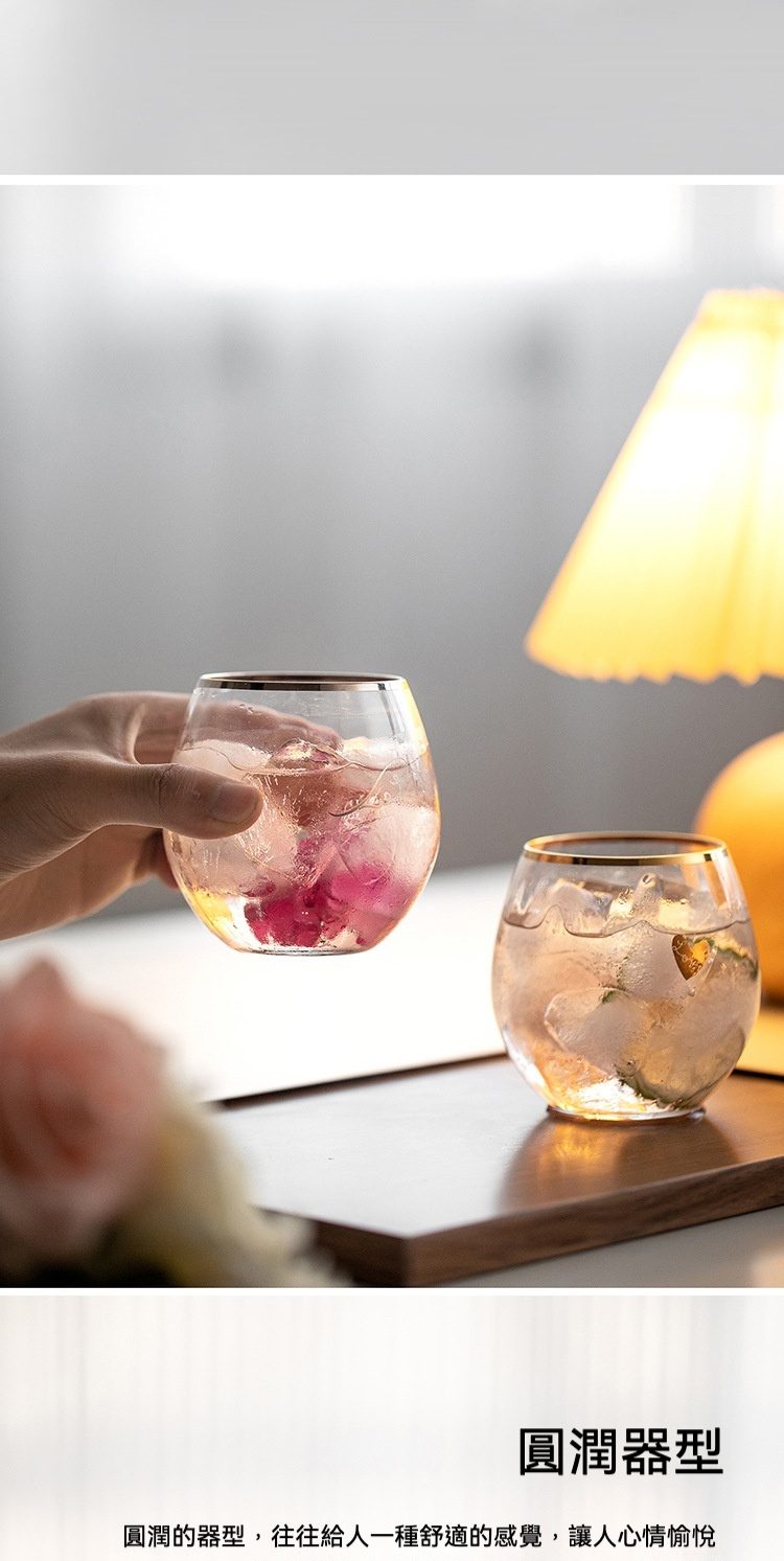 心羽玻璃對杯 / 東洋佐佐木，南山居金邊圓潤玻璃茶杯，晶瑩剔透，盛裝冷泡茶或特調飲品，展現現代茶飲美學。