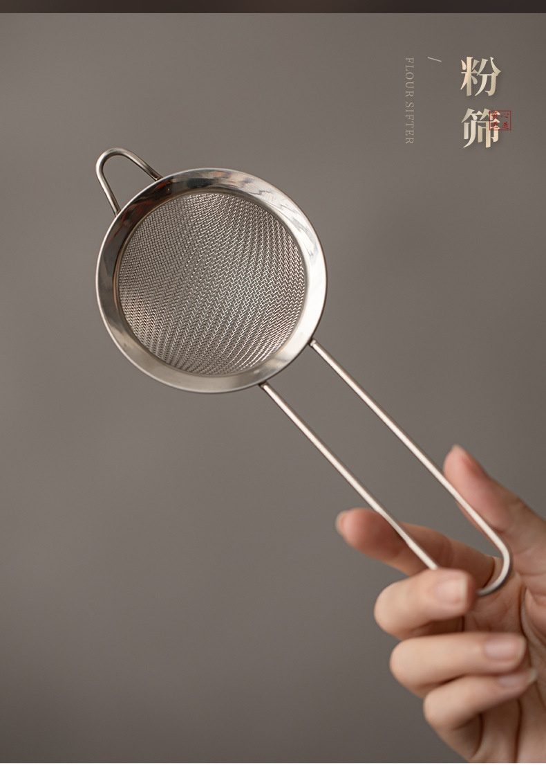 點茶 - 古韻日式抹茶四件組，南山居不鏽鋼細目茶篩，圓形濾網精緻細密，手柄設計優雅實用，為茶道增添專業。