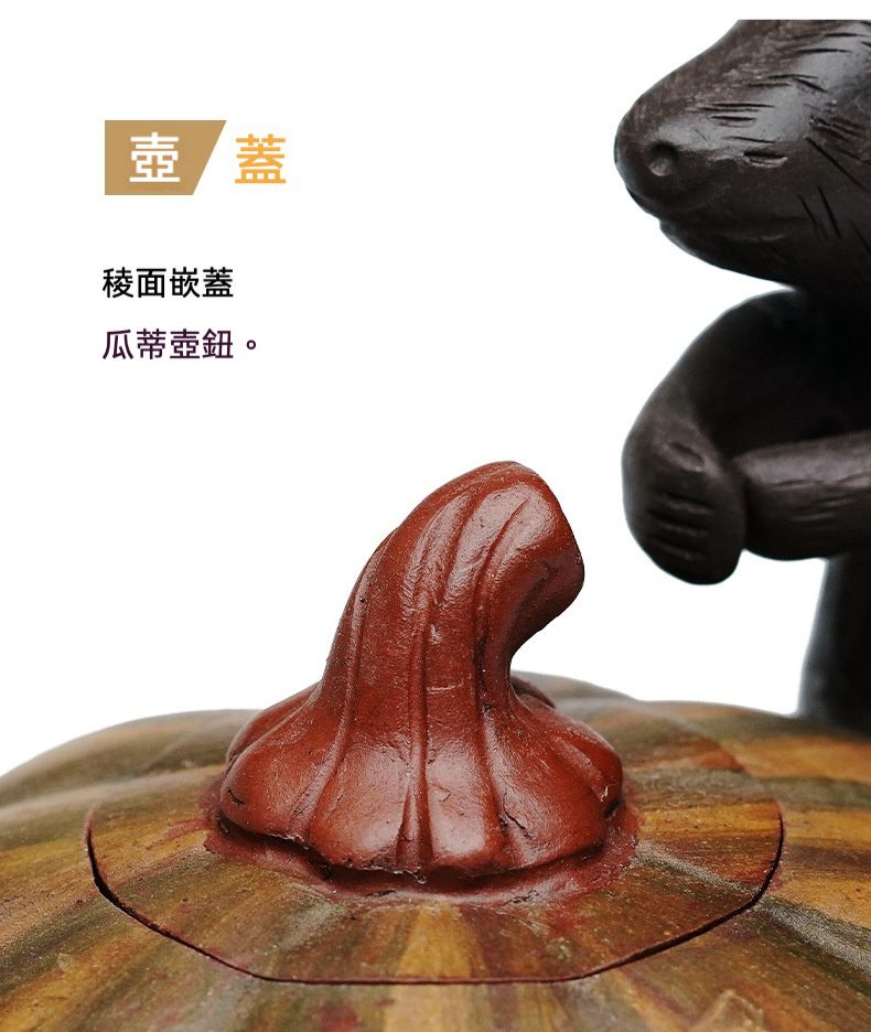 宜興紫砂壺原礦紅泥五穀豐登仿生壺(400ml)，南山居紫砂茶壺蓋，獨特瓜蒂壺鈕與稜面嵌蓋設計，手工雕琢細膩，展現自然雅趣。