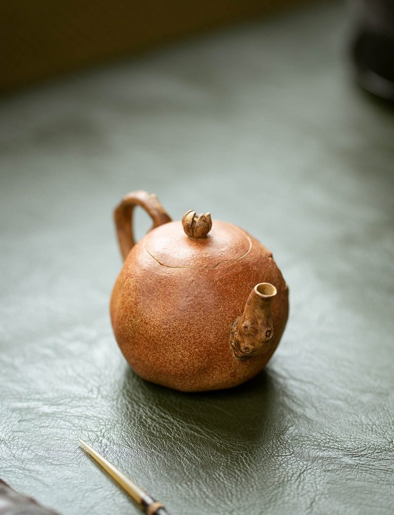 宜興紫砂壺原礦降坡泥石榴仿生壺(180ml)，南山居手工紫砂南瓜壺，壺身圓潤飽滿，泥色溫潤，細節處盡顯自然古樸質感