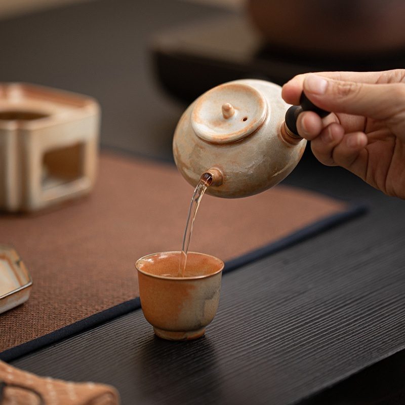 志野燒窯變側把壺- 南山居