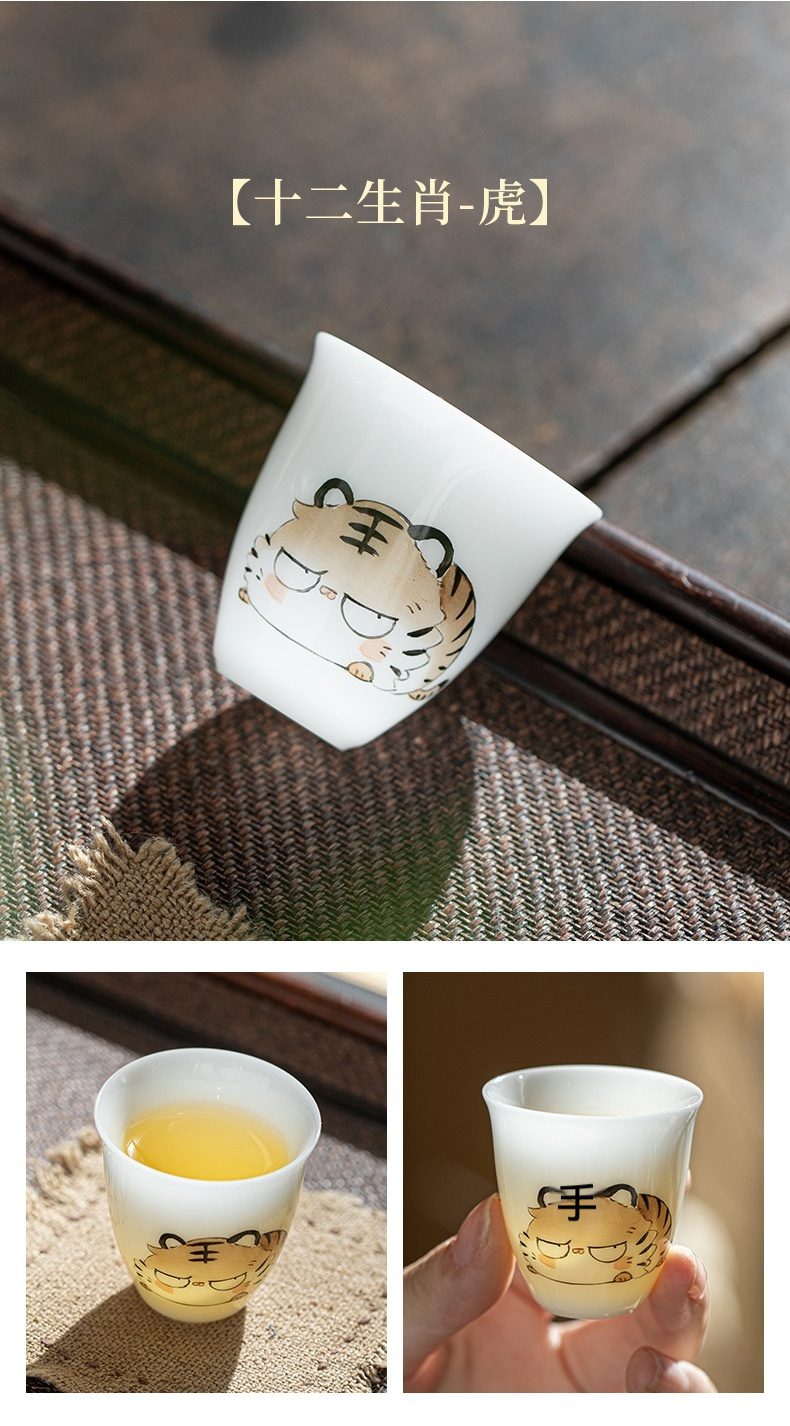 白皙玉泥十二生肖品茗杯，南山居十二生肖虎年瓷器品茗杯，白瓷溫潤繪有Q版生肖虎圖案，造型簡約典雅，適合品茗。