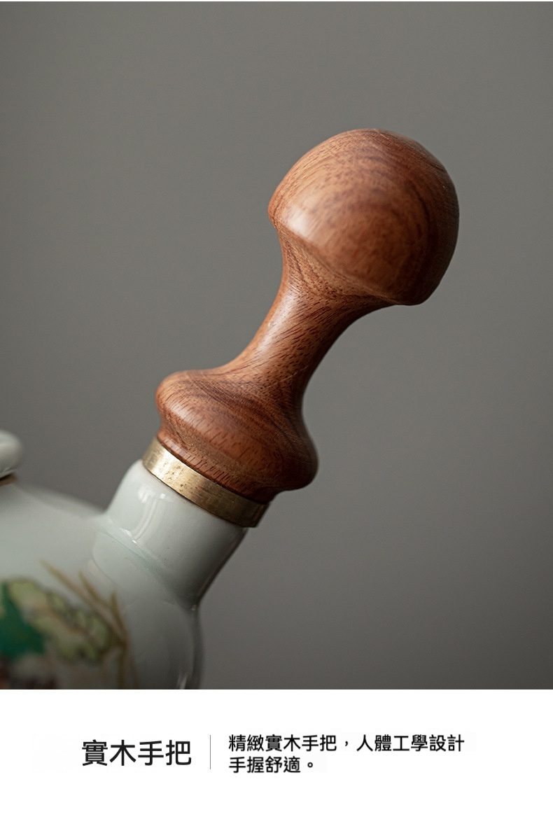 三味茶品 - 月蝶側把小品壺，南山居精緻實木茶壺把手，人體工學流線型設計，木紋清晰自然，完美結合陶瓷壺身與黃銅環，手感舒適。