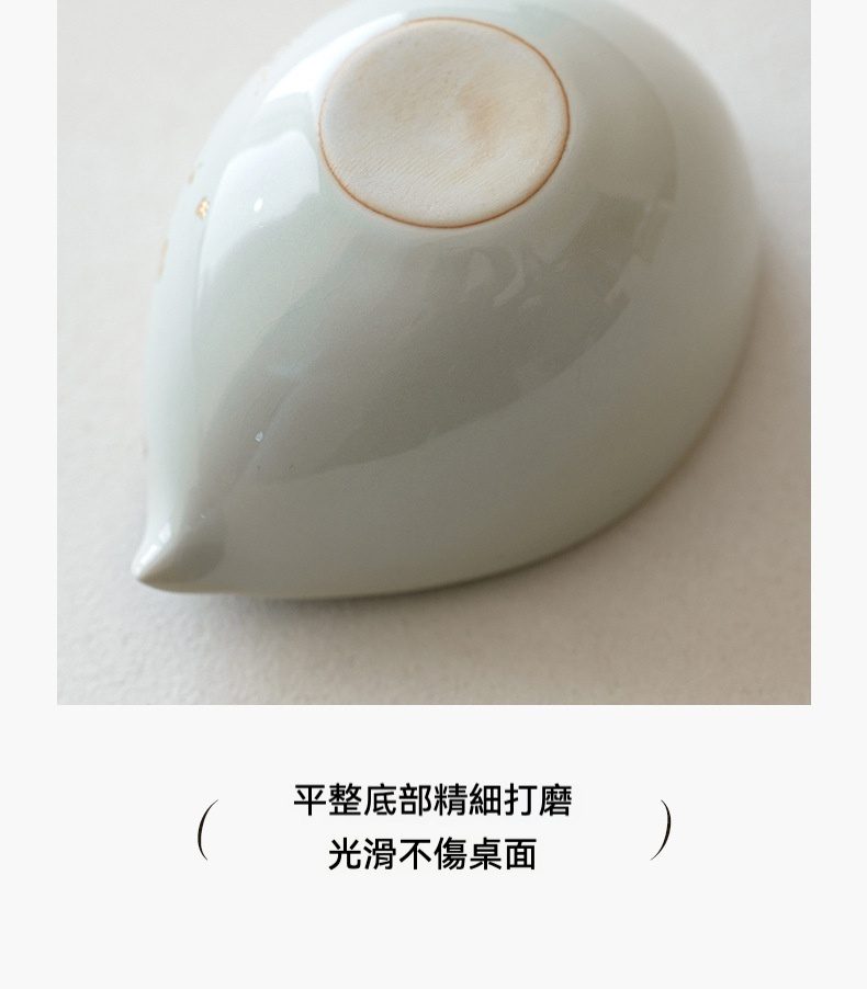 草木灰月舟公道杯，南山居汝窯青瓷公道杯，底部精細打磨平穩，釉面溫潤光潔，茶道美學。