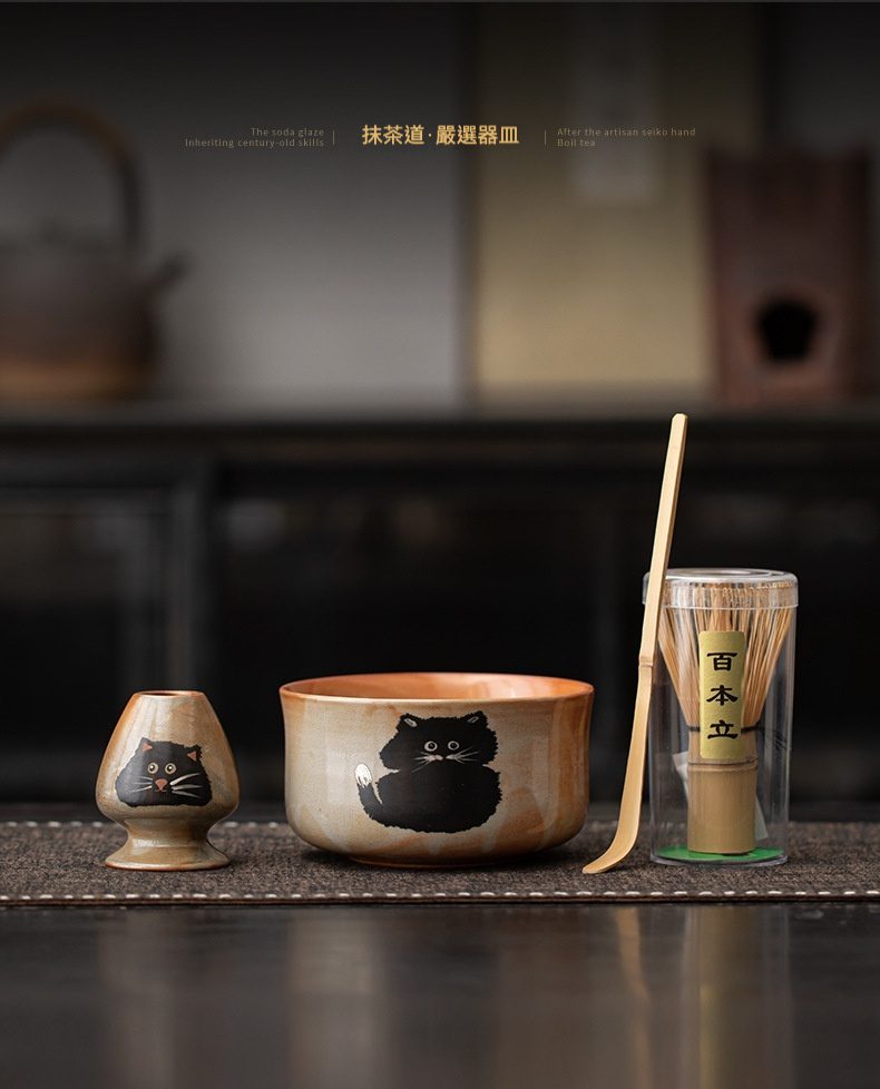 點茶 - 志野貓日式抹茶四件組，南山居手繪黑貓抹茶茶碗與茶筅座，搭配竹製茶筅茶杓，全套日式抹茶茶具組。