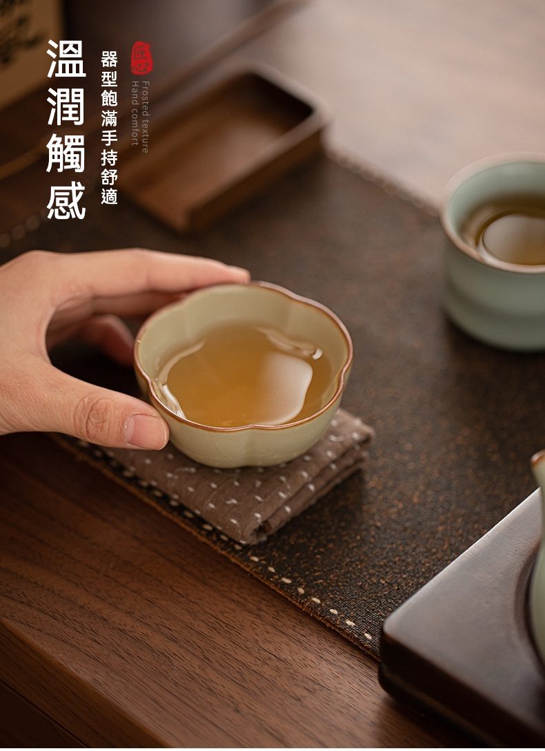 五大名窯四杯西施壺套裝禮盒，南山居手工蓮花瓣陶瓷茶杯，淺綠釉色溫潤，器型飽滿手持舒適，盛裝清澈茶湯。
