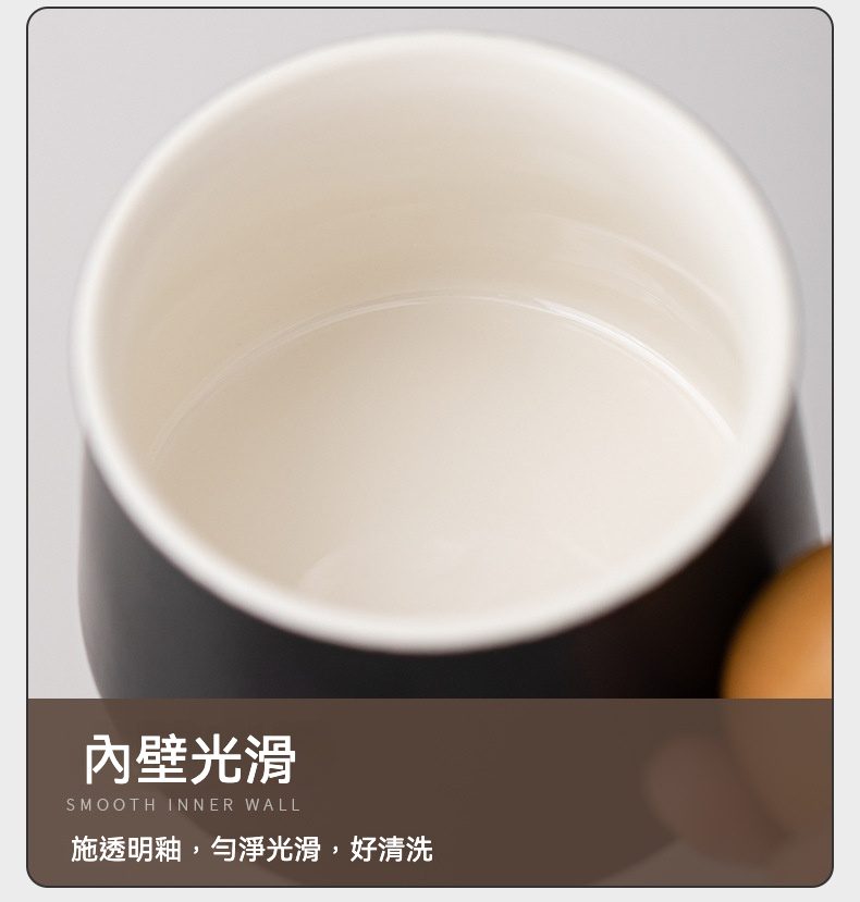 晴空咖啡馬克杯，南山居高溫燒製陶瓷茶杯內壁細節圖，施以透明釉面，潔白光滑，展現精緻茶具的易潔與美觀。