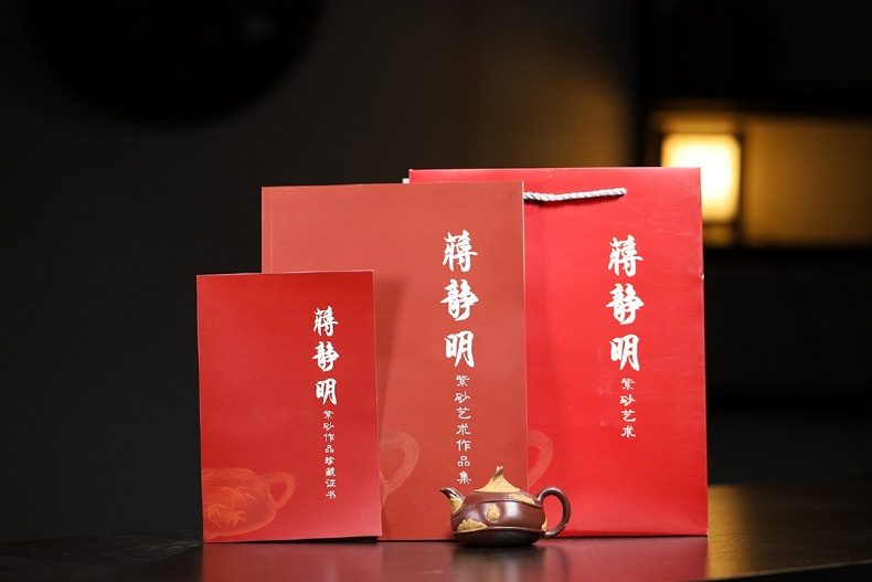宜興紫砂壺原礦紫泥荸薺仿生壺(100ml)，南山居蔣靜明款紫砂手工雕塑茶寵，泥繪精緻，造型獨特，古樸典雅，收藏級茶具擺件。