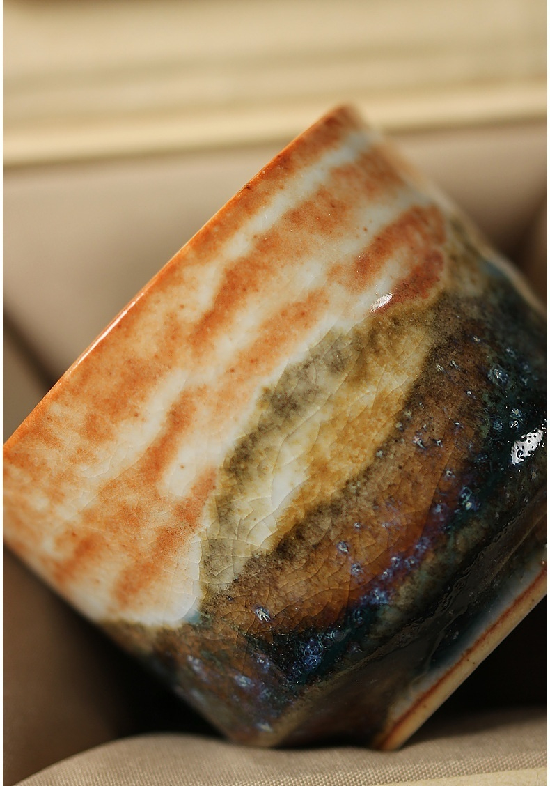 志野燒火燒雲品茗杯，南山居手工柴燒開片茶杯，釉色流淌如山水畫，橙白相間與深邃藍棕交織，獨具禪意。