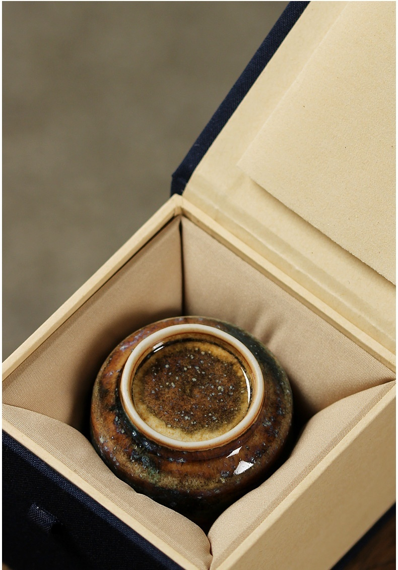 志野燒火燒雲品茗杯，南山居手工柴燒窯變釉品茗杯，色彩斑斕深邃，質感溫潤古樸，附精美禮盒。