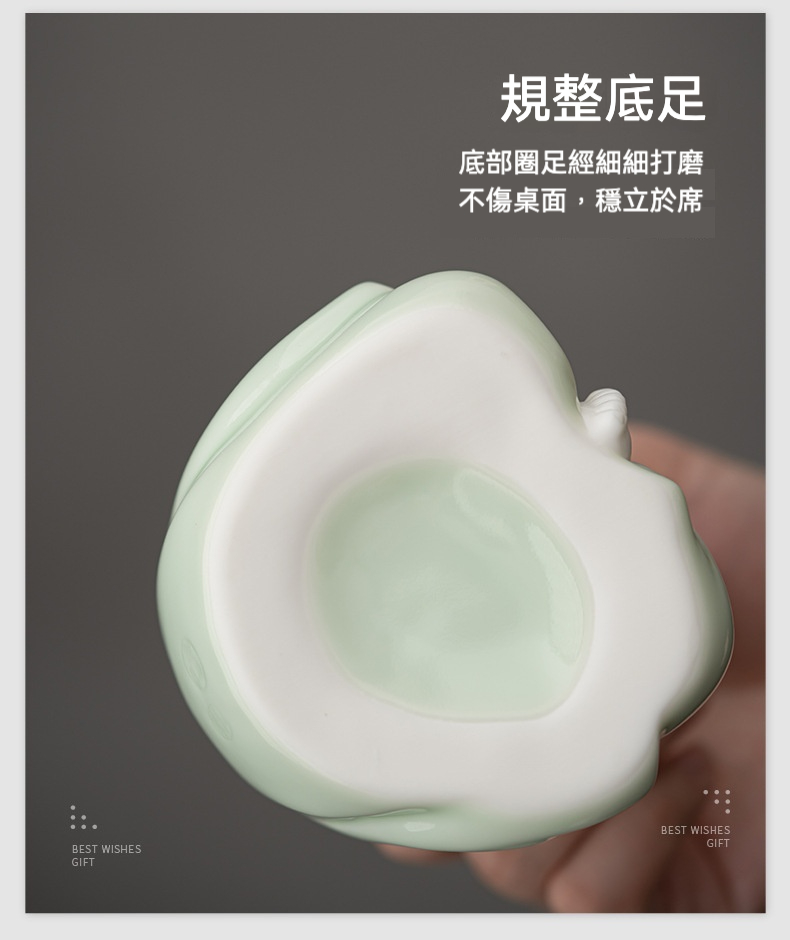 事柿如意彌勒佛擺件，南山居淺青色陶瓷茶杯底部特寫，規整底足經細緻打磨，確保穩固不傷桌面。
