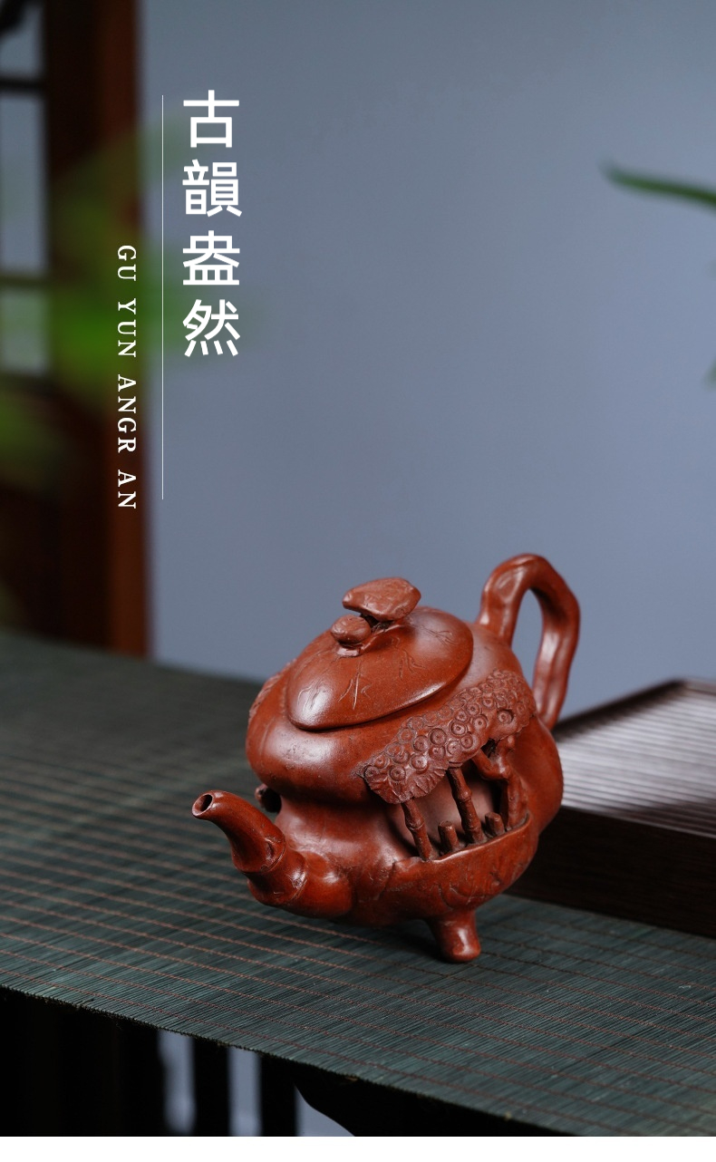 宜興紫砂壺原礦紅泥仙人洞仿生壺(460ml)，南山居手工紅泥紫砂壺，壺身古樸仿生雕刻，細膩竹節紋理盡顯古韻盎然。