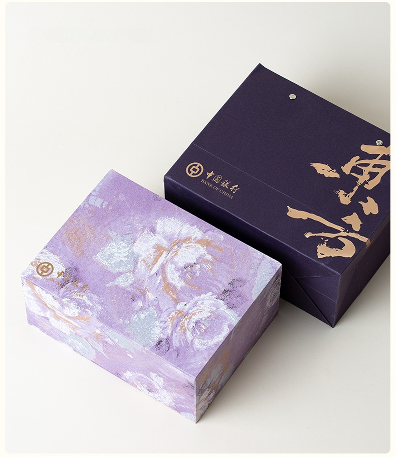 一路生花旅行快客杯套裝禮盒，南山居精緻茶禮盒組，包含淡紫色花卉禮盒與深紫色典雅手提袋，展現茶道送禮美學。