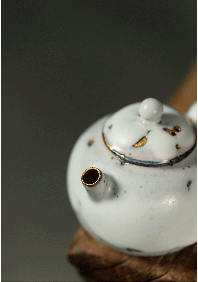 志野燒雲古茶壺，南山居手工陶瓷茶壺，壺身圓潤溫潤，飾以金繕藝術，散發侘寂禪意。