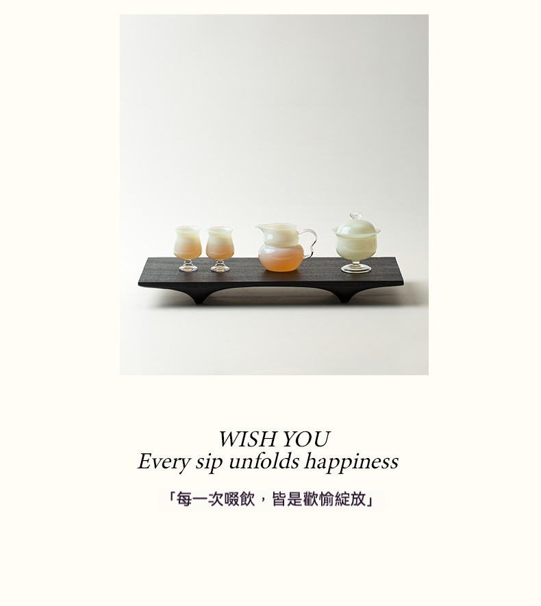 月光白高足蓋碗，南山居高品質玻璃茶具套組，包含兩只圓潤茶杯、公道杯與帶蓋容器，置於極簡實木茶盤上，呈現禪意美學。