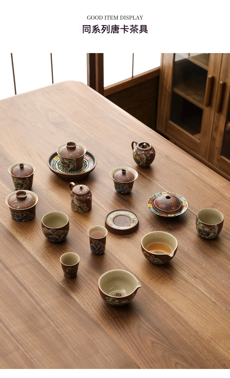 手繪唐卡茶具 - 蒼雲香爐，南山居精緻唐卡手繪茶具套裝，包含蓋碗、茶杯、茶壺與公道杯，圖案典雅且富有禪意。
