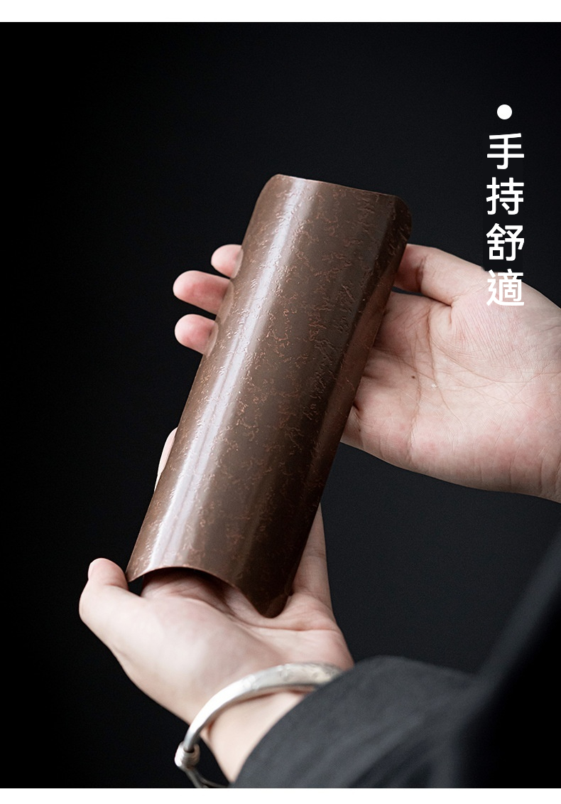 銅製茶則二件套，南山居手工古銅茶則，手持弧度舒適，表面呈現斑駁古樸質感，展現茶道美學。