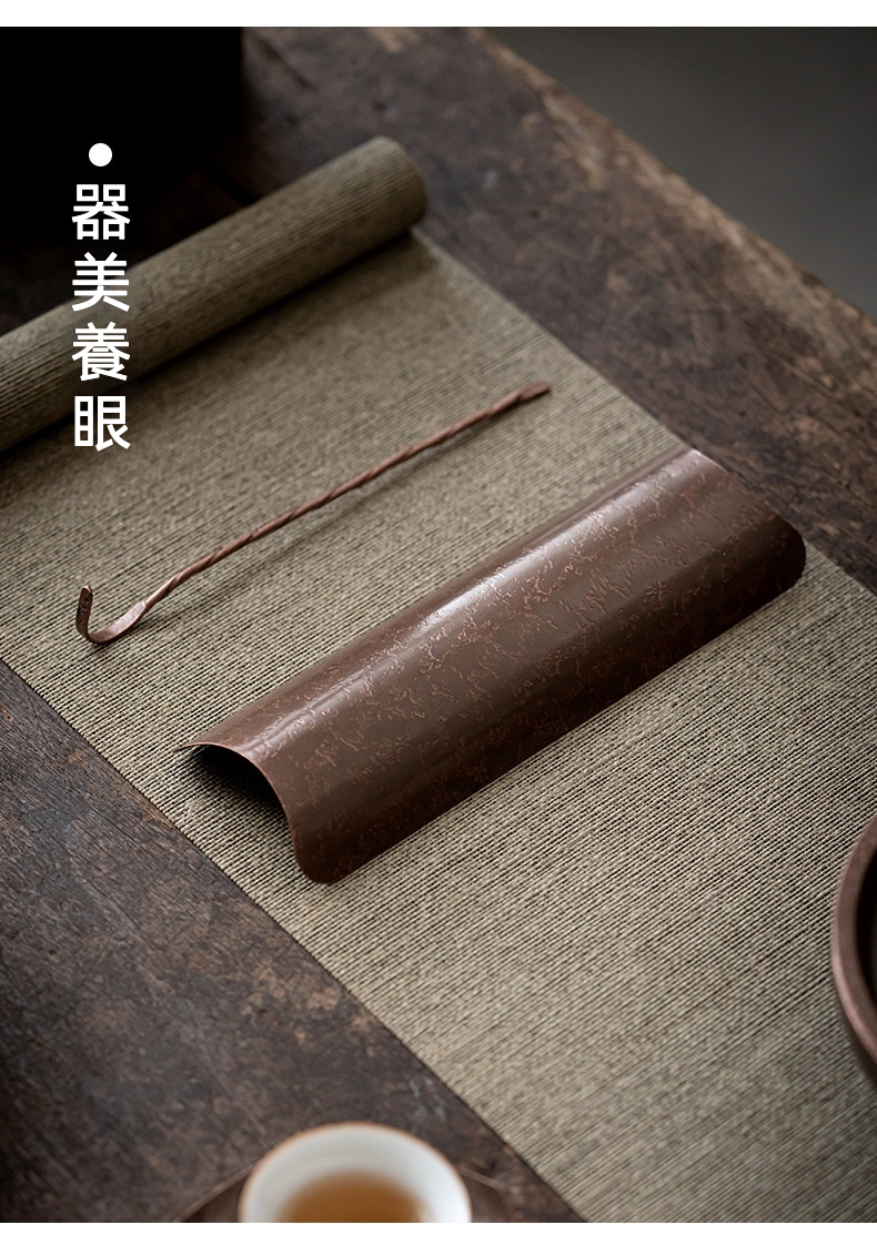 銅製茶則二件套，南山居古銅茶則茶針組，質感溫潤，搭配麻布茶席，盡顯東方禪意美學。