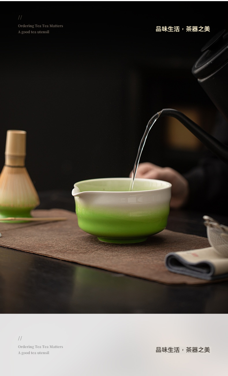 點茶 - 葉尖日式抹茶八件套，南山居漸層綠陶瓷抹茶碗，色彩鮮明，流線型出水設計，展現茶道專業與禪意。