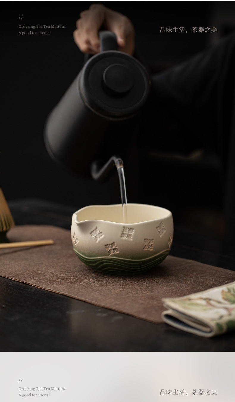 點茶 - 櫻花漸變日式抹茶八件組，南山居手工陶瓷抹茶碗，器型圓潤，上白下綠雙色釉，碗身浮雕雅緻花紋，呈現禪意美學。
