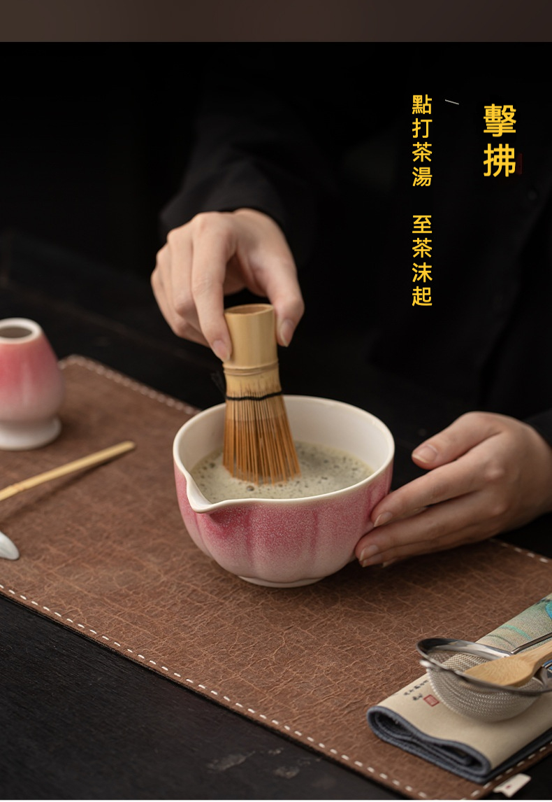 點茶 - 花瓣日式抹茶八件組，南山居手工陶瓷抹茶碗，粉白漸變南瓜紋設計，搭配竹製茶筅進行點茶，展現茶道美學。