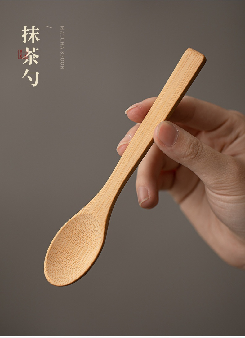 點茶 - 螺紋日式抹茶八件組，南山居手工竹製抹茶勺，紋理清晰自然，弧度優雅，是茶道儀式中的精緻配件
