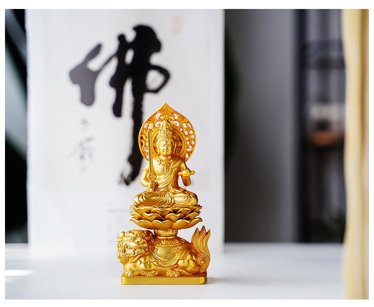 日本大師手作落款 - 文殊菩薩妙吉祥佛像擺件，南山居精緻黃銅文殊菩薩像，騎獅持劍，金光熠熠，展現茶席禪意美學。
