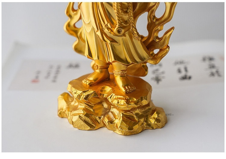 日本大師手作落款 - 不動明王佛像擺件，南山居精緻鎏金佛像擺件，具足部與蓮座細節，金色耀眼，散發茶道禪意。