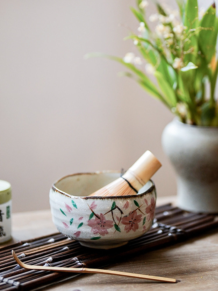 日本製／手描花草抹茶碗 / 美濃燒，南山居手繪櫻花陶瓷抹茶碗，搭配竹製茶筅與茶杓，雅緻茶道美學。