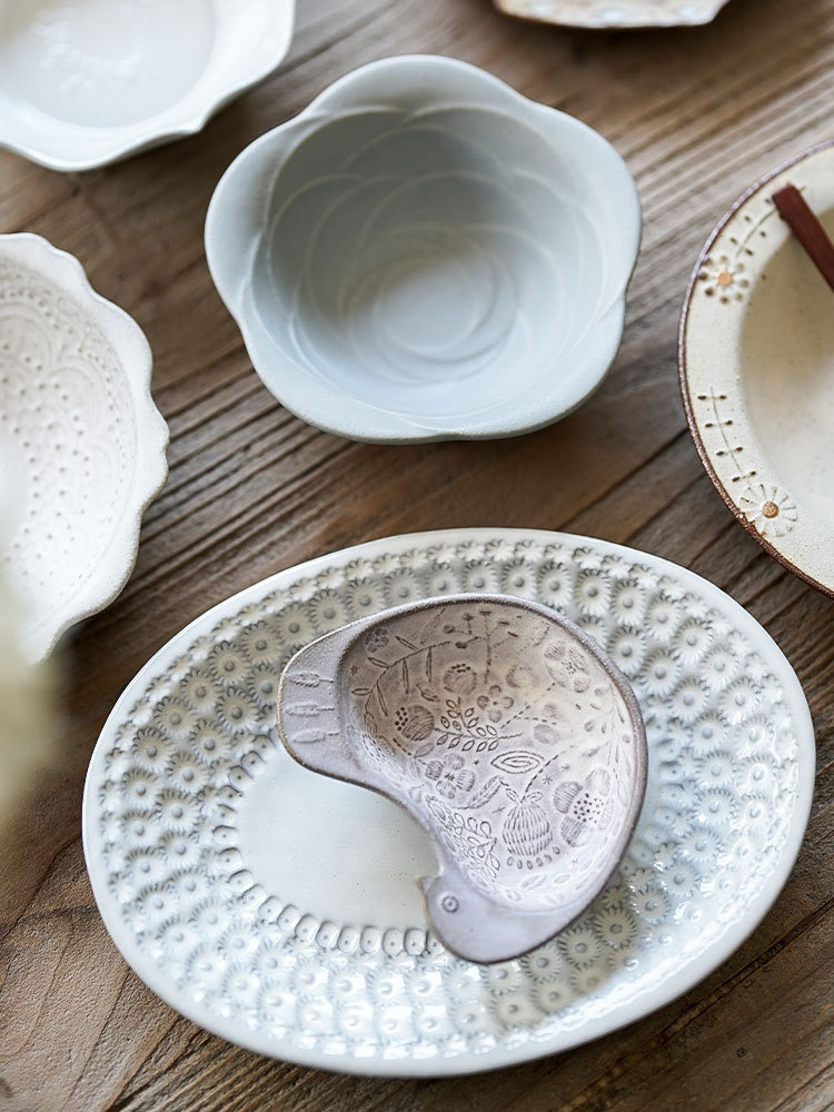 日本製手工餐盤 / 日本益子燒，南山居日式手作陶瓷茶具，精緻雕花茶盤與異形茶點碟，展現優雅禪意質感