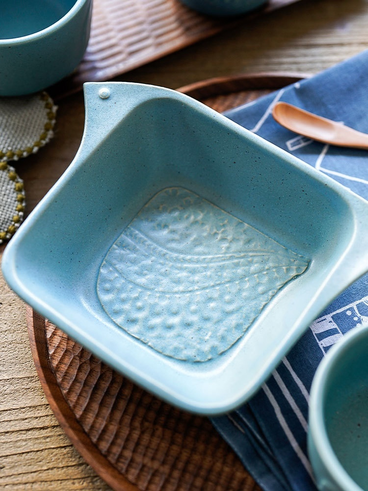 淺藍釉餐具組 / 日本益子燒，南山居日式天青色粗陶茶葉罐，手工質感釉面細膩，底部刻印紋理展現古樸禪意風格。