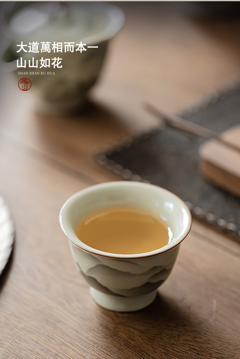 山山如花汝窯品茗杯，南山居禪意手繪山水茶杯，釉色溫潤雅緻，杯身繪有寫意山巒紋飾，展現極致東方美學。