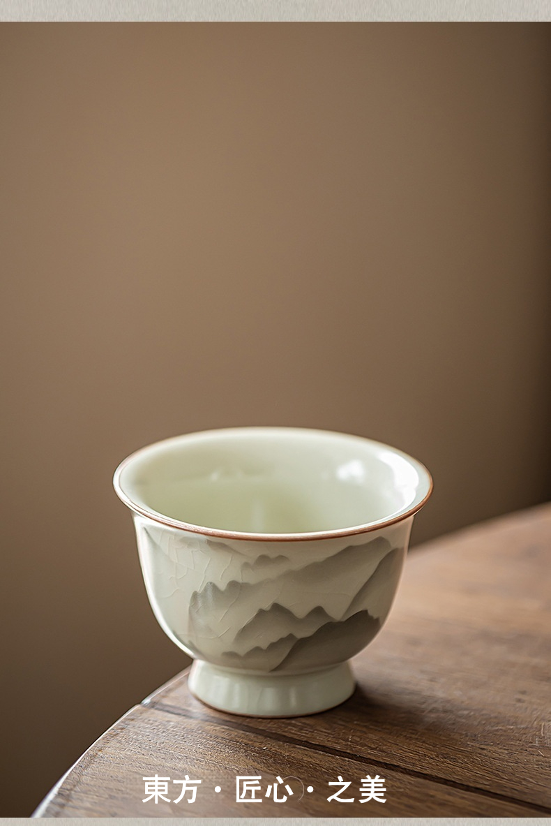 山山如花汝窯品茗杯，南山居青瓷開片山水茶杯，杯身描繪雋永山水，釉色瑩潤透亮，展現極致東方美學。
