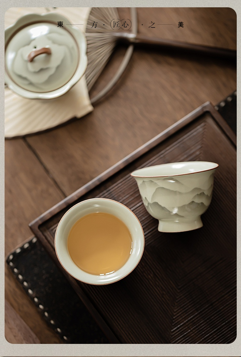 山山如花汝窯品茗杯，南山居青瓷山水茶杯，釉色清雅內斂，杯身描繪層疊山巒意境，呈現東方禪意美學。