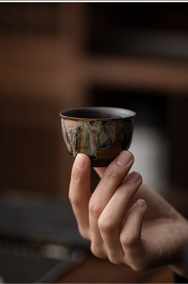 窯變蜜蠟釉茶具套組，南山居手工柴燒茶杯，古樸窯變釉色，質感厚實溫潤，展現禪意品茗美學。