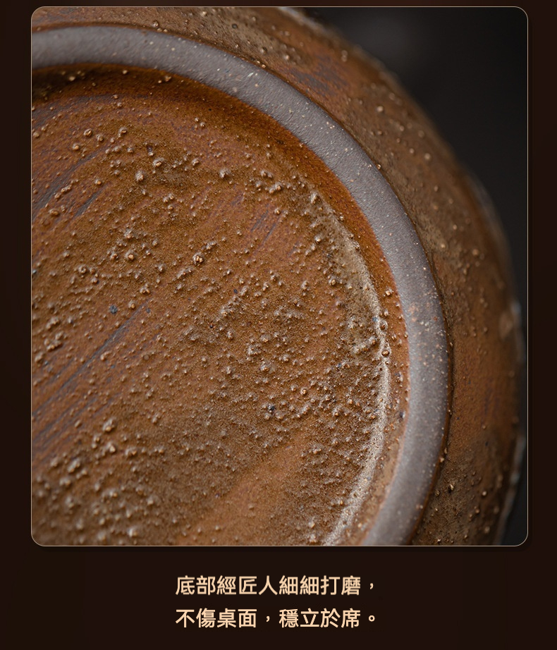 窯變蜜蠟釉茶具套組，南山居精選紫砂壺底特寫，泥料質感細膩且顆粒感豐富，底部經細緻打磨，平穩不傷茶桌。