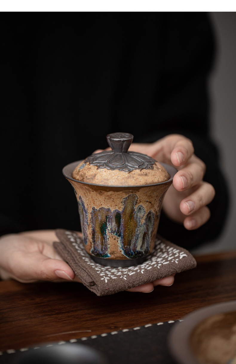 窯變蜜蠟釉茶具套組，南山居手工柴燒蓮花蓋碗，粗獷陶土質地結合流釉工藝，呈現獨特古樸禪韻，是品茶賞玩的珍品。