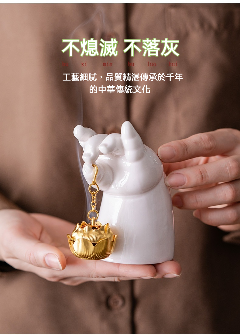 佛手蓮花香爐，南山居白瓷蓮花倒流香爐，設計精巧獨特，蓮花金屬件質感細膩，呈現禪意與傳統工藝之美。
