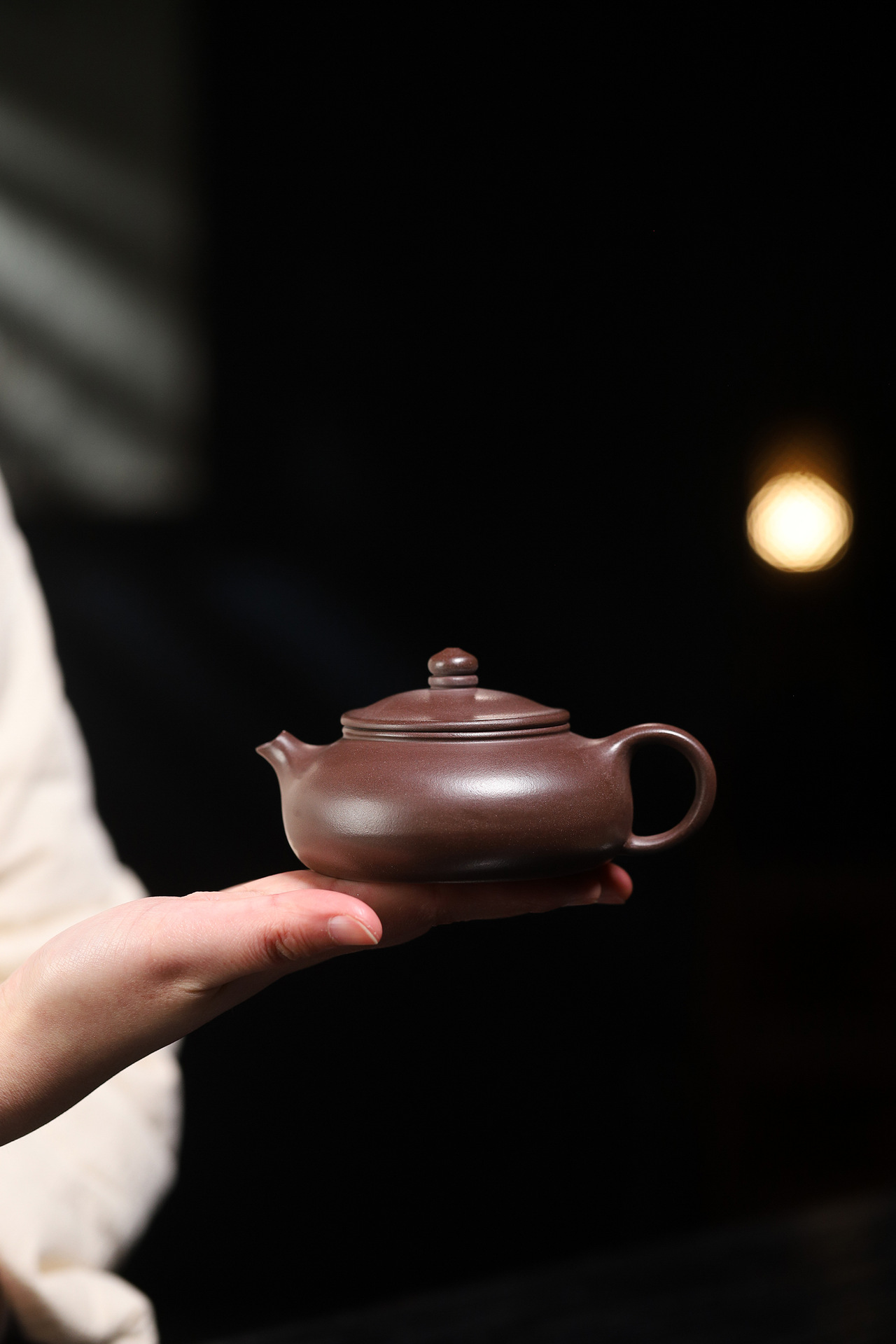 宜興紫砂壺原礦紫茄泥小品寒江壺 (180ml) 商品詳情圖 4