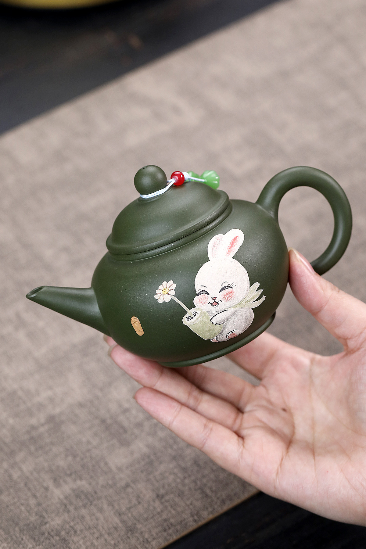 宜興紫砂壺原礦綠泥彩繪玉兔水平壺(250ml) 商品詳情圖 5