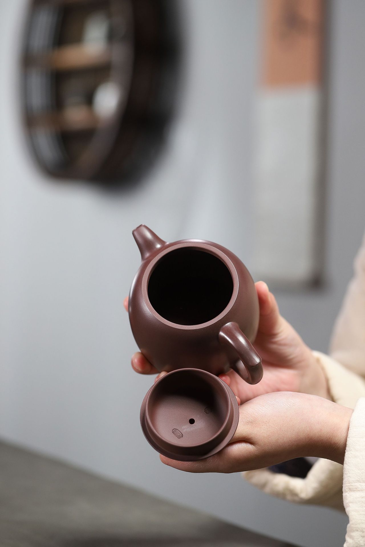 宜興紫砂壺原礦老紫泥飛把秦權壺(350ml) 商品詳情圖 7