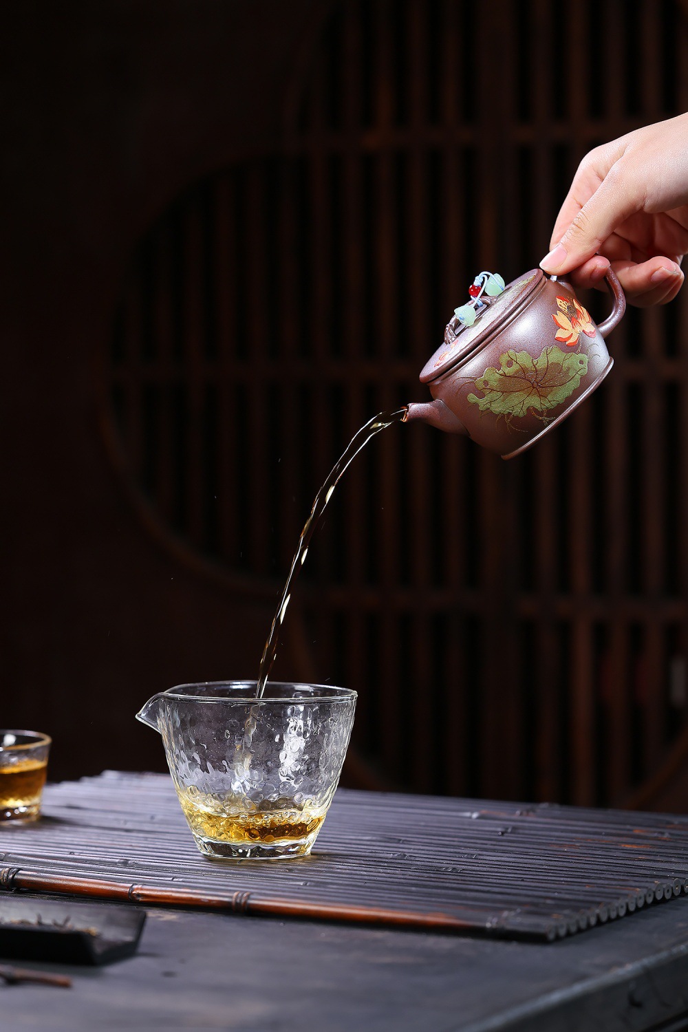 宜興紫砂壺原礦龍骨金砂荷趣漢瓦壺 (170ml) 商品詳情圖 3