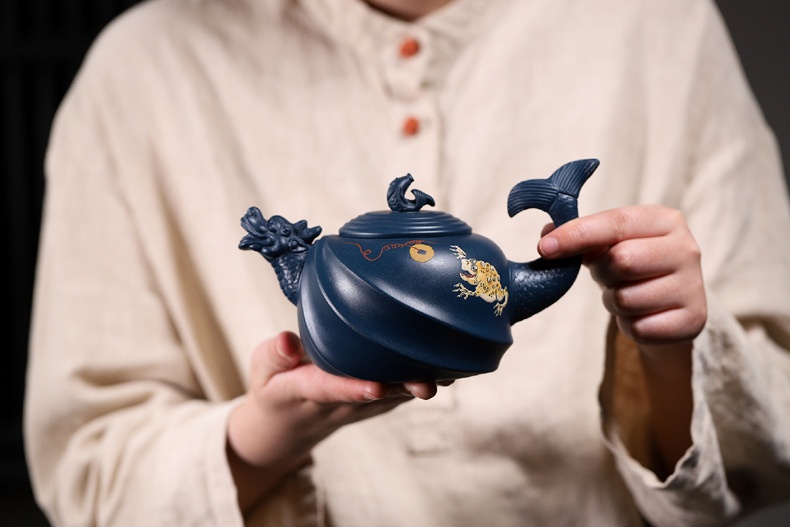 宜興紫砂壺原礦天青泥魚化龍仿生壺(450ml) 商品詳情圖 14