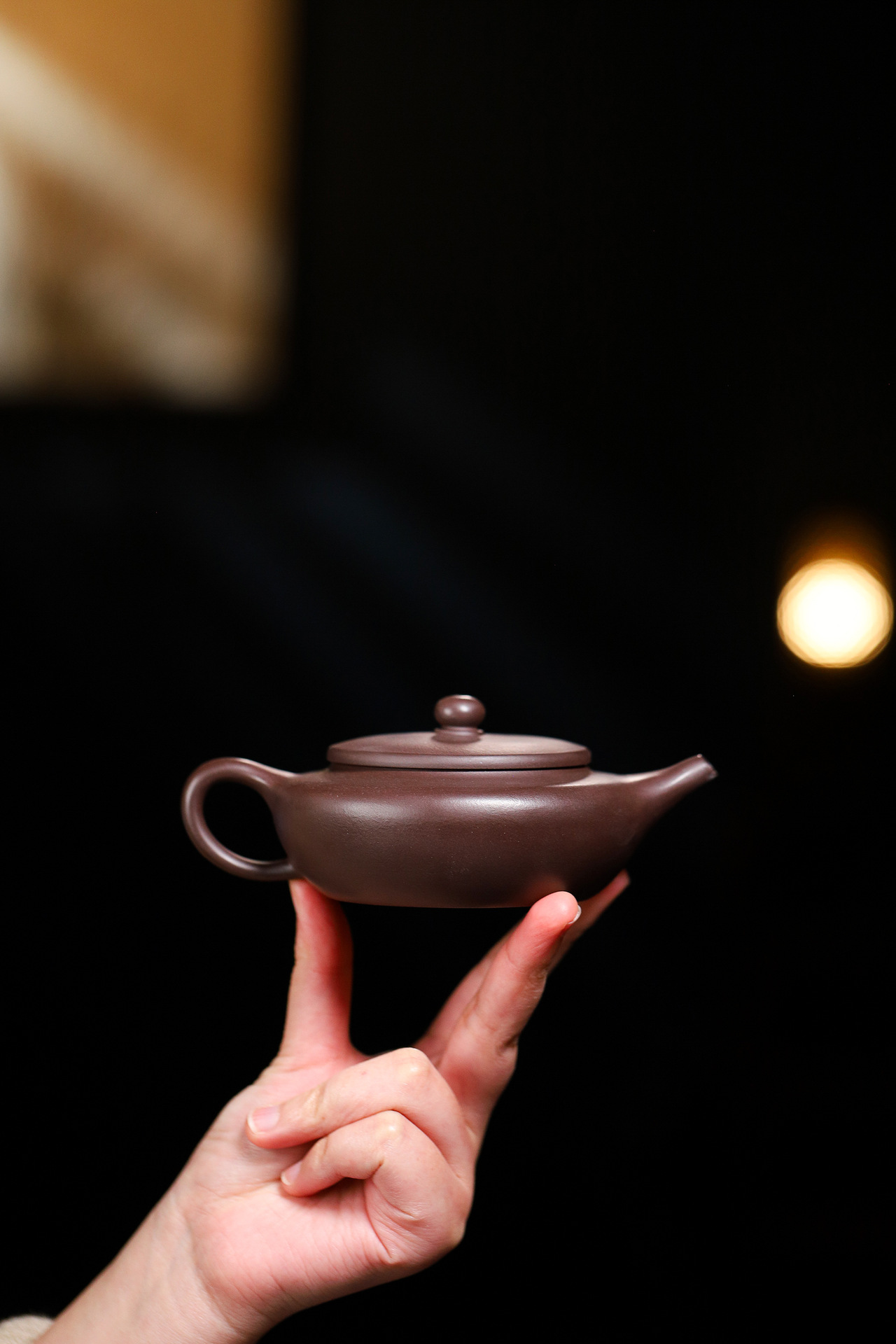 宜興紫砂壺原礦紫茄泥扁塵壺(180ml) 商品詳情圖 3