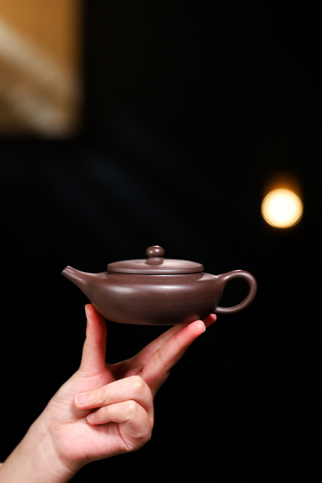 宜興紫砂壺原礦紫茄泥扁塵壺(180ml) 商品詳情圖 4